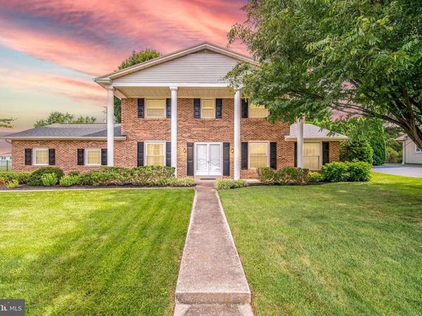 425 MERIDIAN LANE, YORK, PA 17402