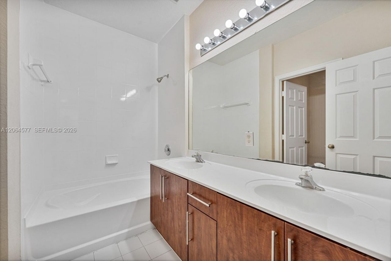 1427 SE 25th Ave, Homestead, FL 33035 Photo