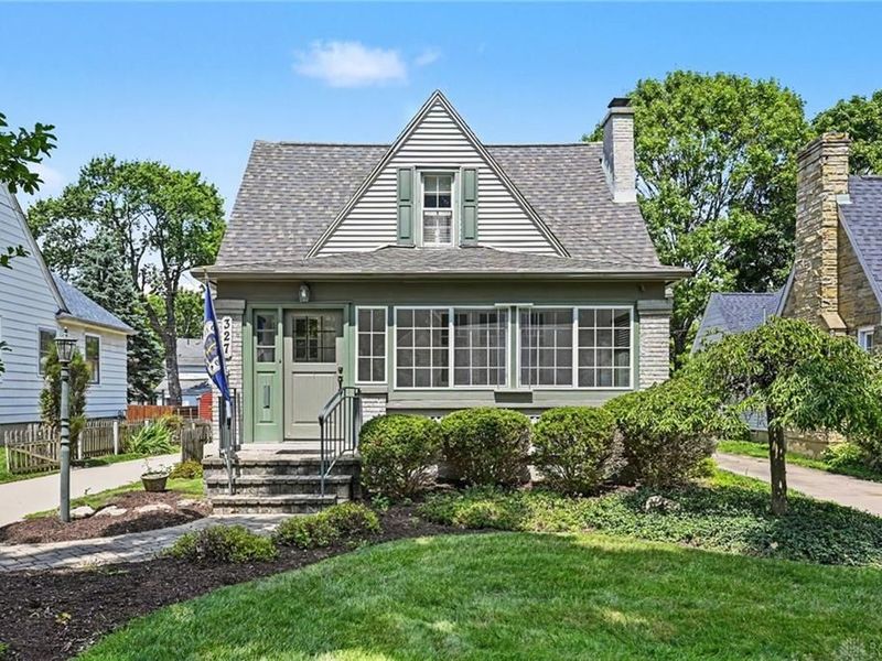 327 East Drive, Oakwood, OH 45419 Photo 2