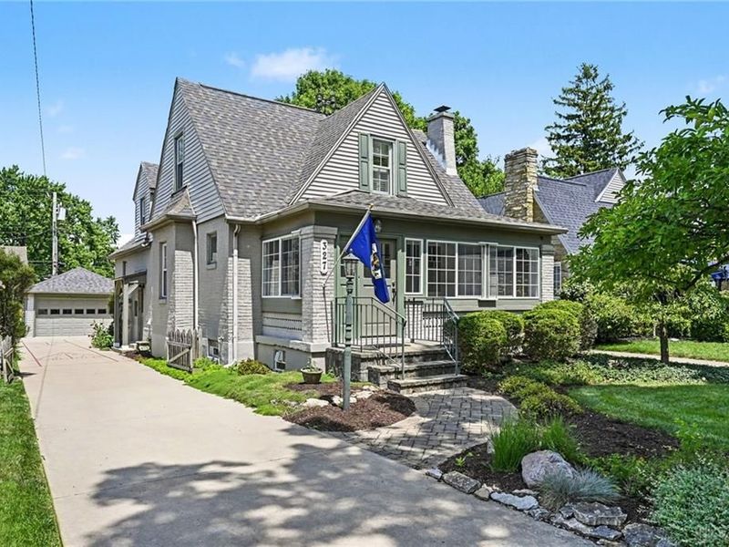 327 East Drive, Oakwood, OH 45419 Photo 4
