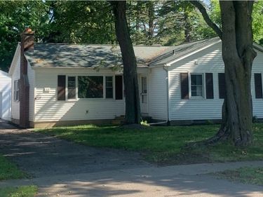 22 Henderson Place, Hamburg, NY 14075