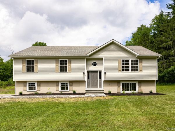 10 E Halstead Road , Salt Point, NY 12578