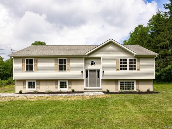 10 E Halstead Road , Salt Point, NY 12578