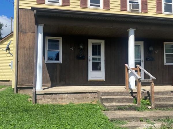 221 Washington Avnue, Moundsville, WV 26041