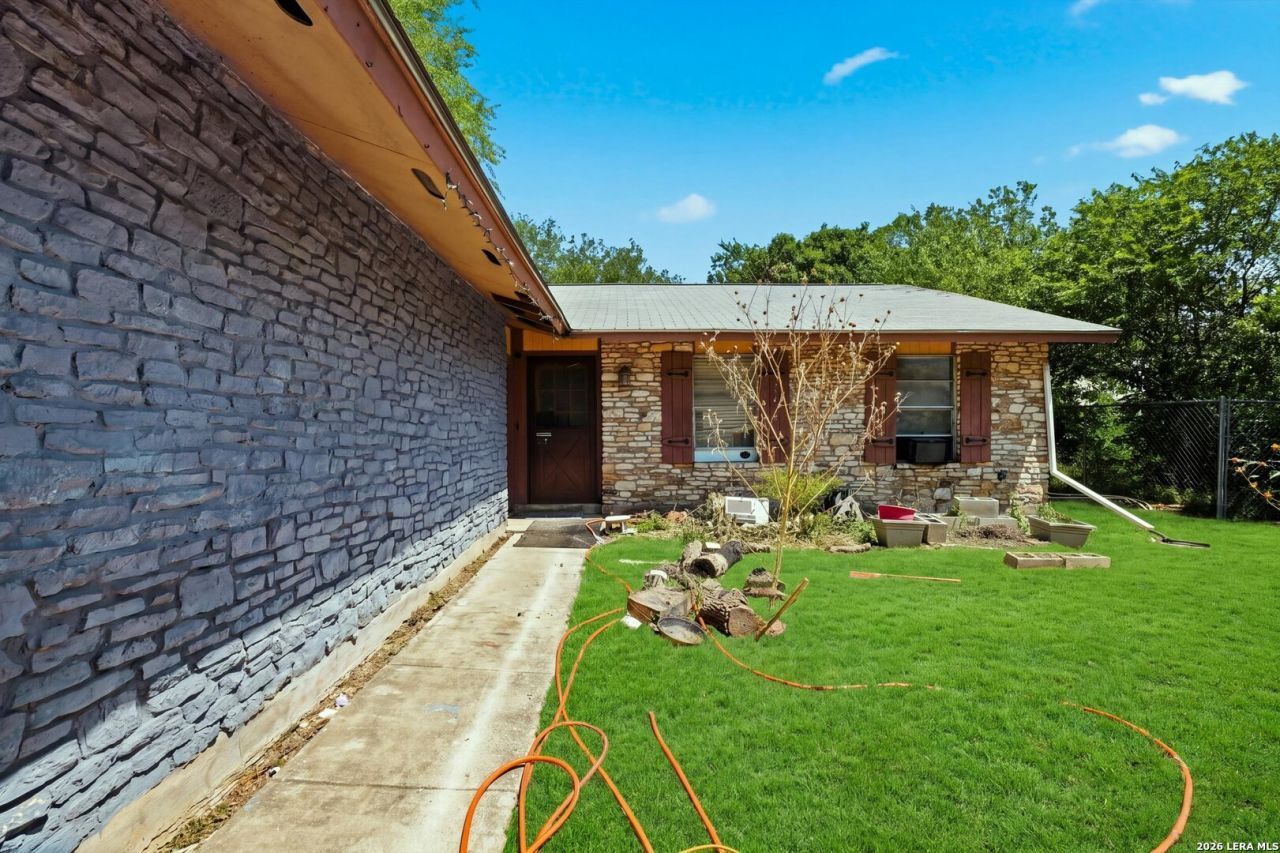 5675 Castle Glade, San Antonio, TX 78218 Main Photo
