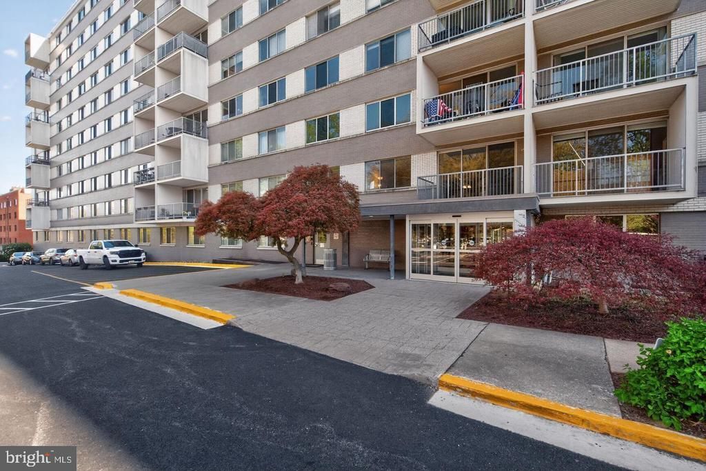 4977 BATTERY LANE, BETHESDA, MD 20814