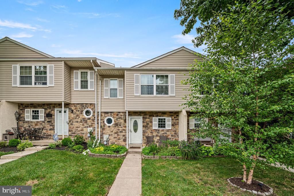 550 LANCASTER COURT , DOWNINGTOWN, PA 19335