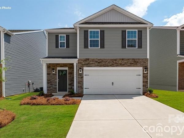 1330 37th Avenue Lane NE, Hickory, NC 28601
