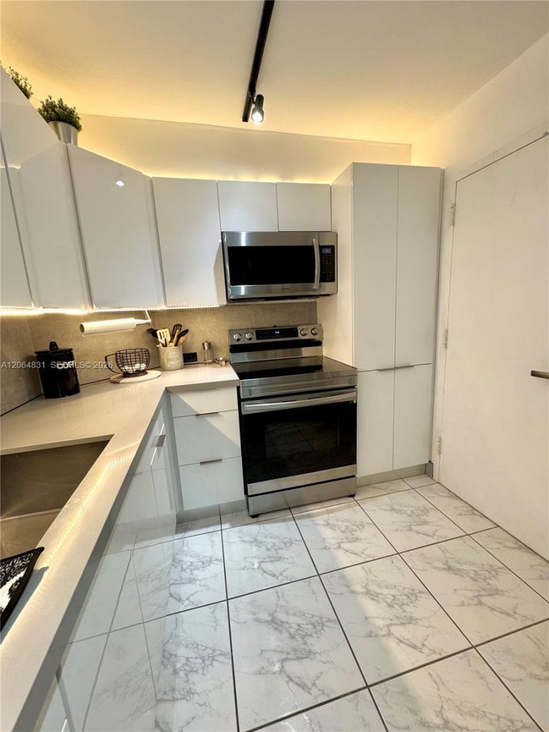 300 Bayview Dr , Unit 1603, Sunny Isles Beach, FL 33160 Photo