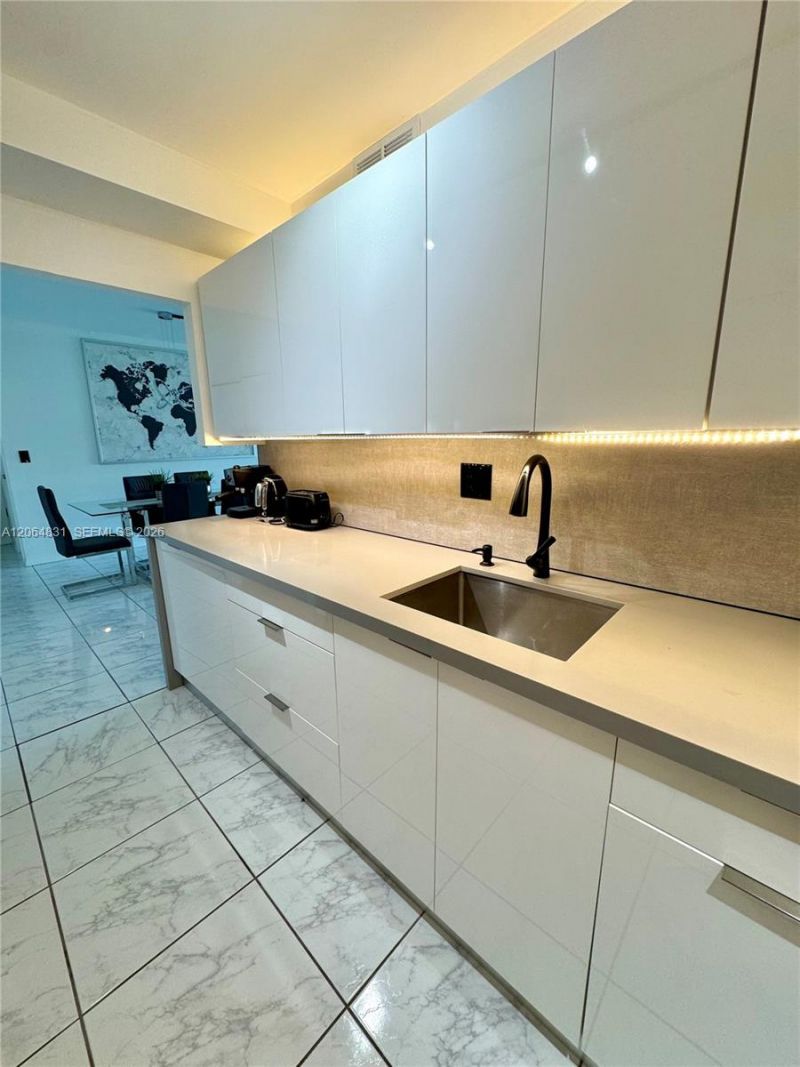 300 Bayview Dr , Unit 1603, Sunny Isles Beach, FL 33160 Photo