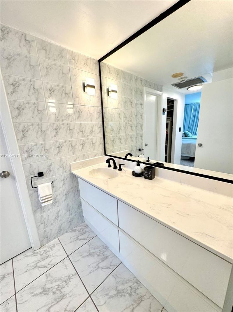 300 Bayview Dr , Unit 1603, Sunny Isles Beach, FL 33160 Photo