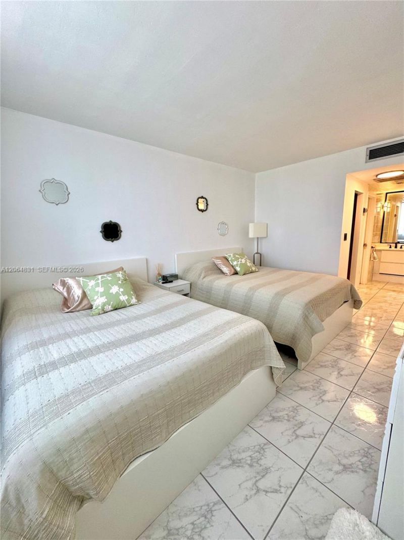300 Bayview Dr , Unit 1603, Sunny Isles Beach, FL 33160 Photo