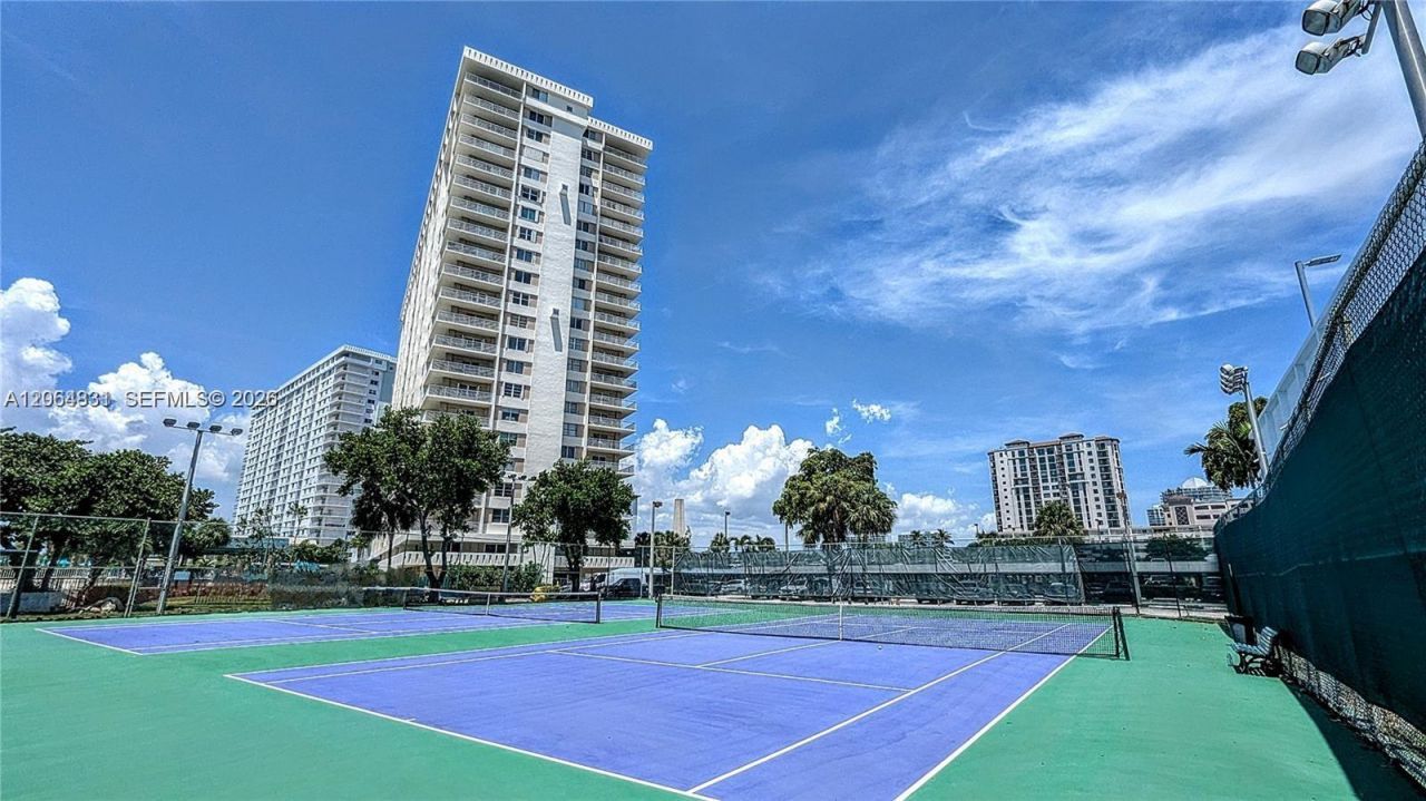 300 Bayview Dr , Unit 1603, Sunny Isles Beach, FL 33160 Photo