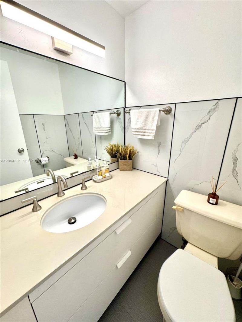 300 Bayview Dr , Unit 1603, Sunny Isles Beach, FL 33160 Photo