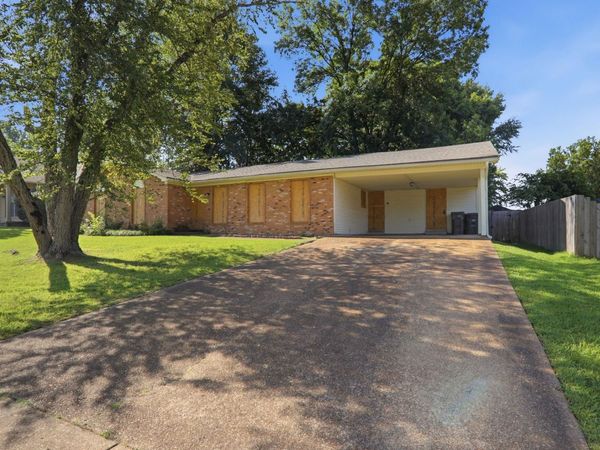 5697 TULIP TREE DR, Memphis, TN 38115