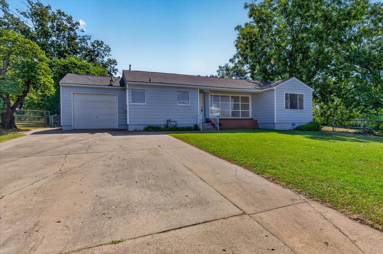 1610 S Shawnee Avenue , Bartlesville, OK 74003 Main Photo