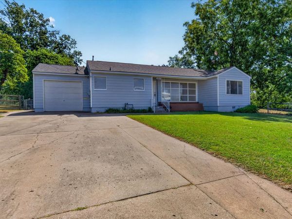 1610 S Shawnee Avenue , Bartlesville, OK 74003