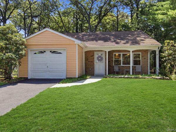 254 Edinburgh Drive , Ridge, NY 11961