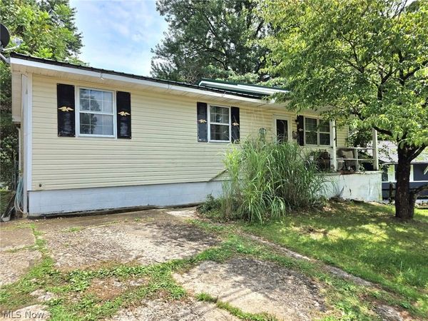 210 E 10th Street , Williamstown, WV 26187