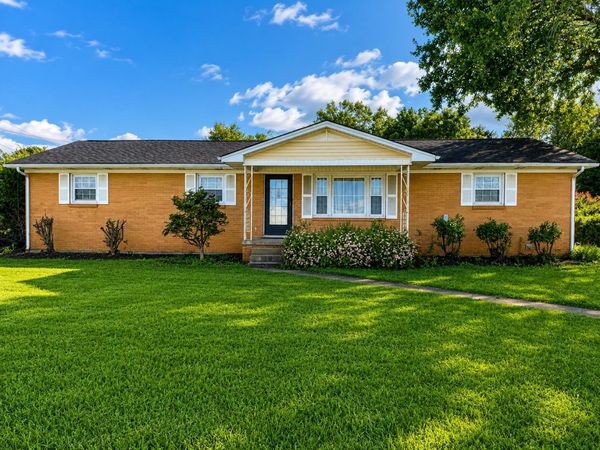 638 N Broadway , Portland, TN 37148