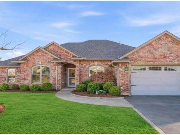 912 Stephanie Lane, Altus, OK 73521