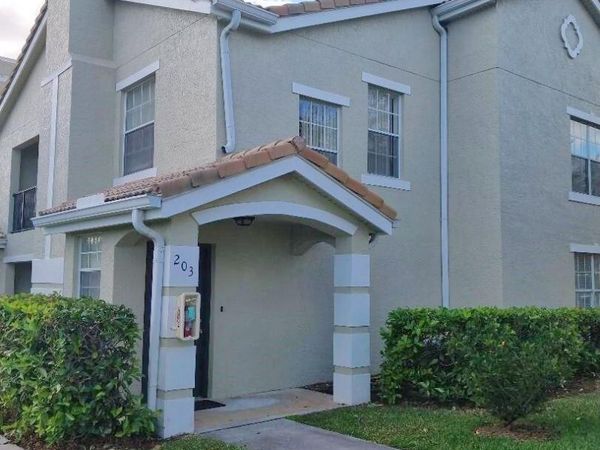 128 SW PEACOCK Boulevard, Unit 15-203, Port St. Lucie, FL 34986