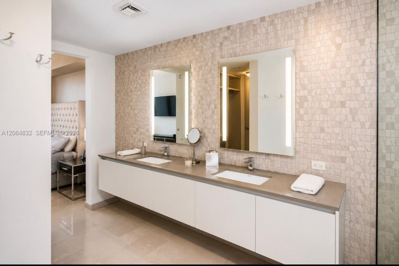 88 SW 7th St, Unit 3709, Miami, FL 33130 Photo