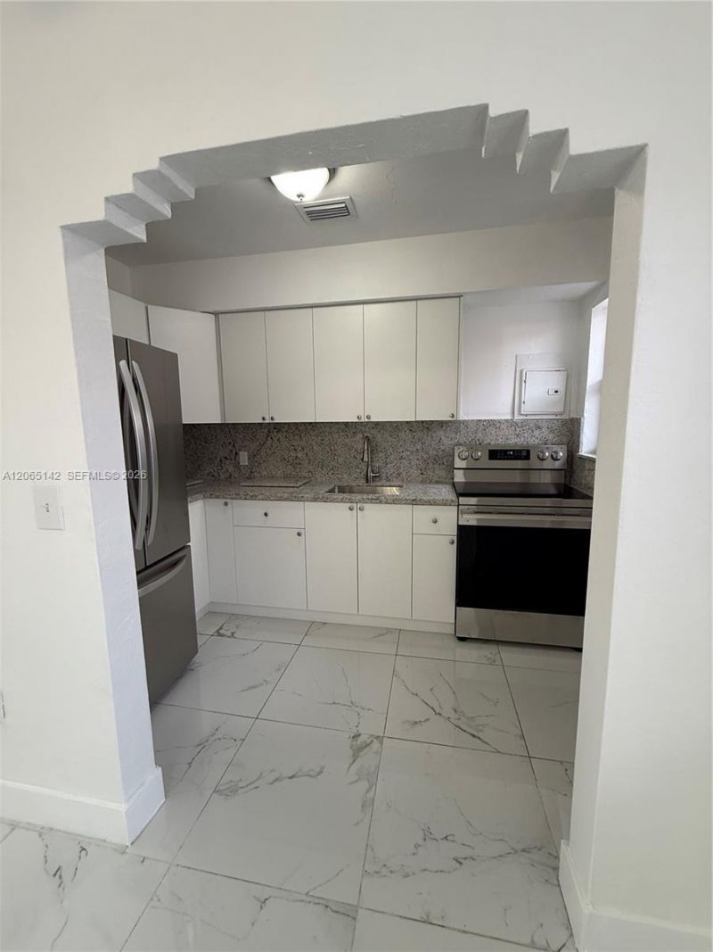 3177 SW 27th Ter, Unit 3177, Miami, FL 33133 Photo