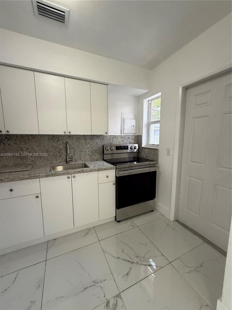 3177 SW 27th Ter, Unit 3177, Miami, FL 33133 Photo