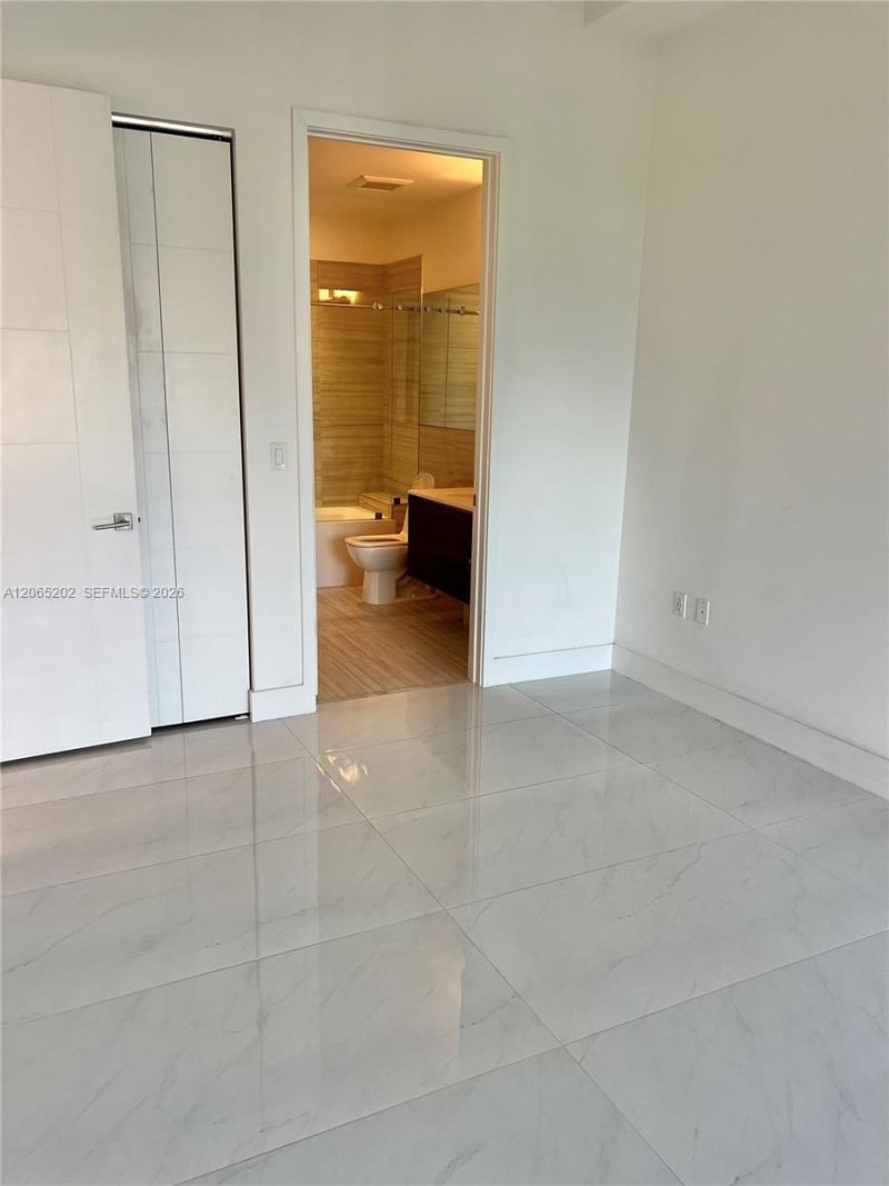 301 Altara Ave, Unit 210, Coral Gables, FL 33146 Photo
