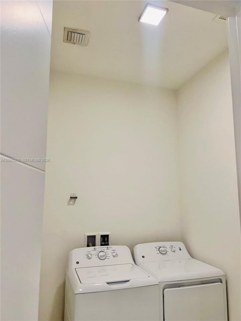 301 Altara Ave, Unit 210, Coral Gables, FL 33146 Photo