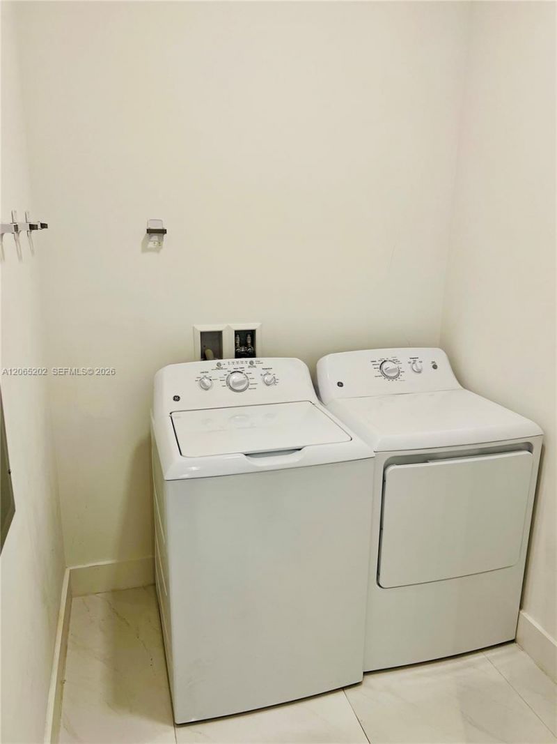 301 Altara Ave, Unit 210, Coral Gables, FL 33146 Photo