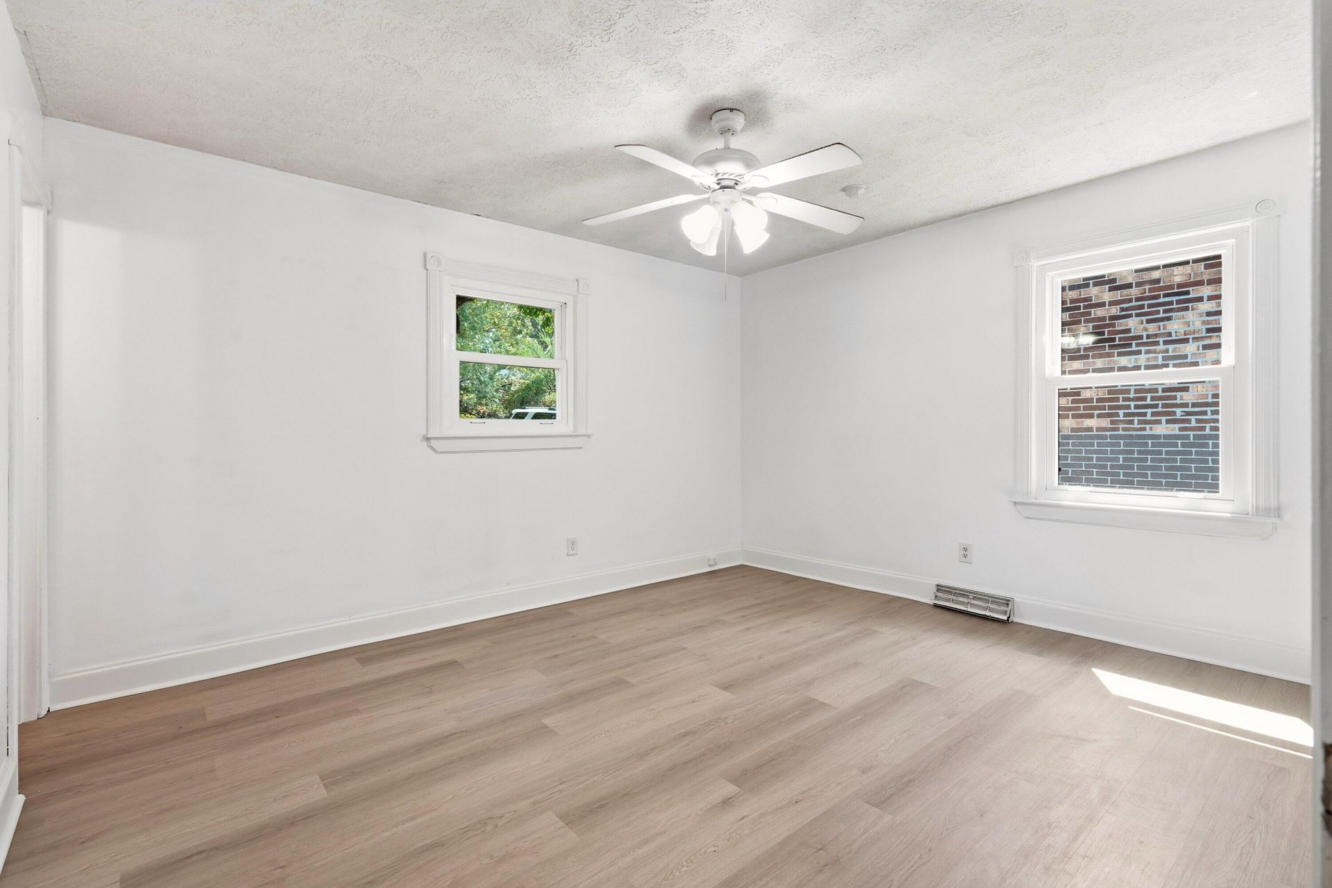 220 Crestwood Drive Photo 13