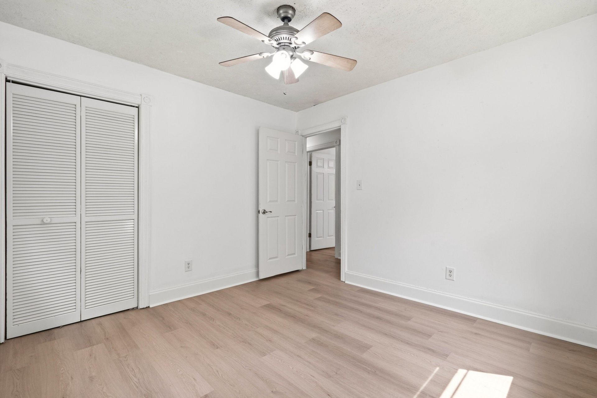 220 Crestwood Drive Photo 14