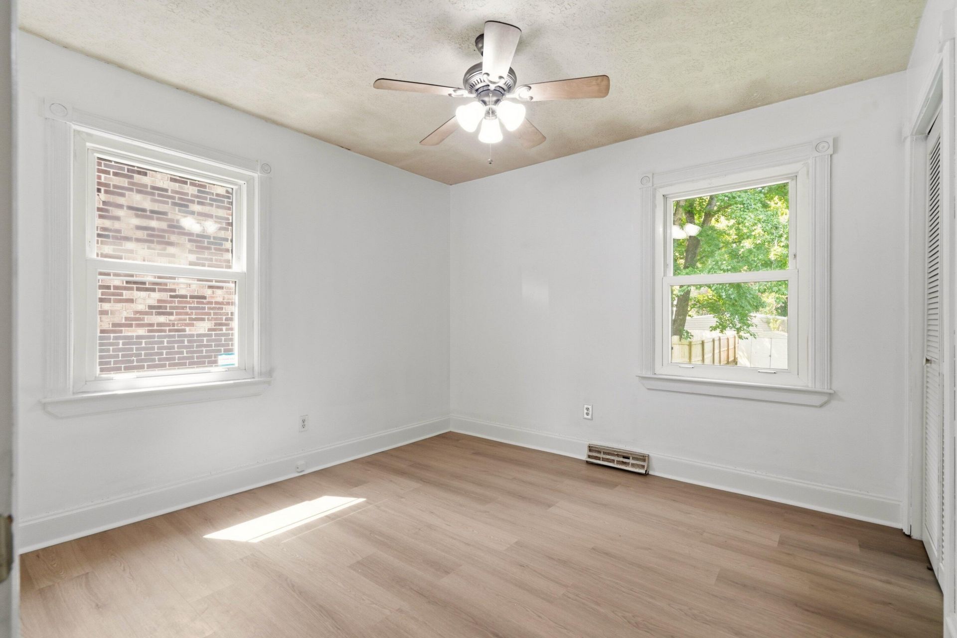 220 Crestwood Drive Photo 16