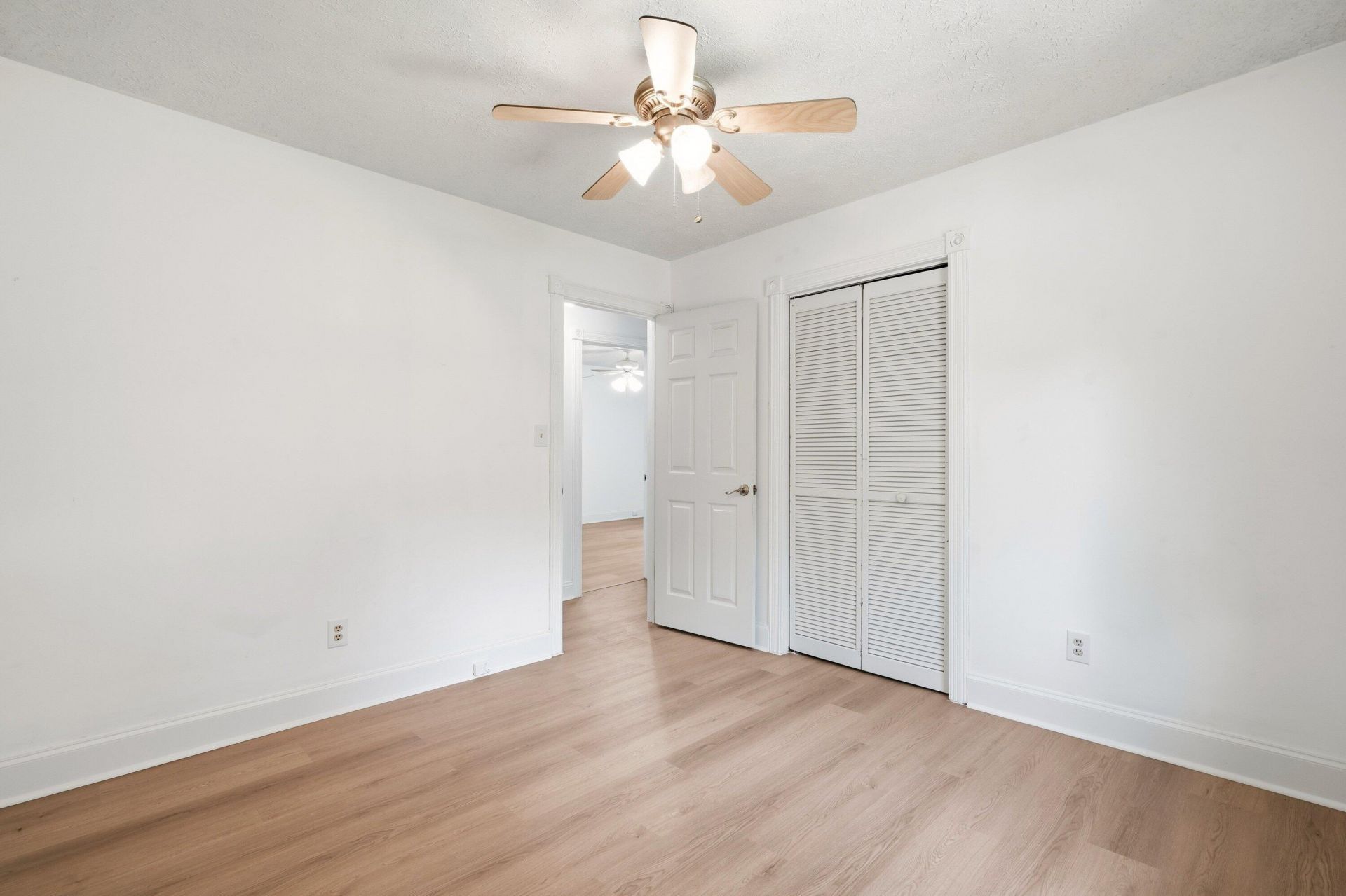 220 Crestwood Drive Photo 17