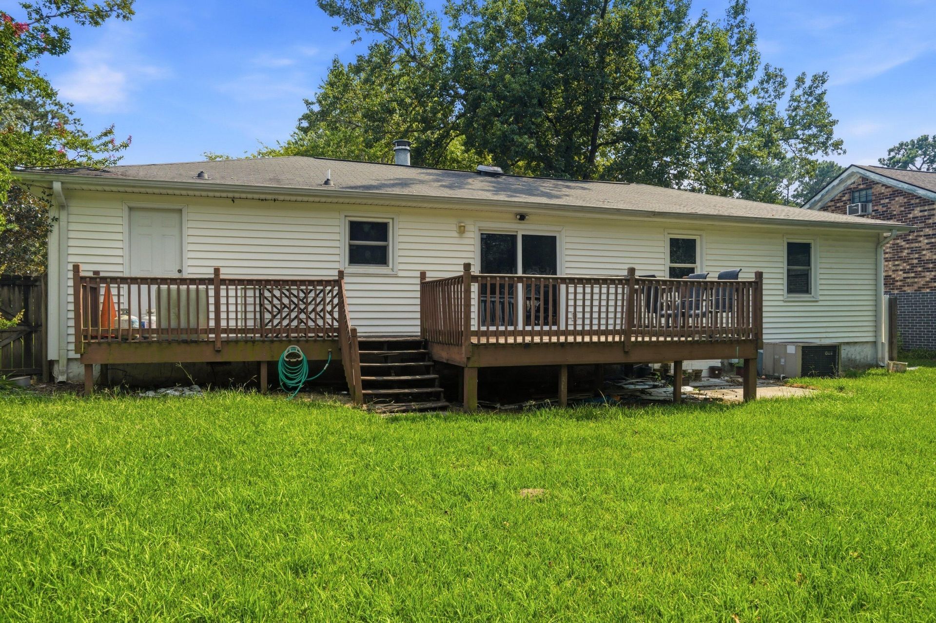 220 Crestwood Drive Photo 25
