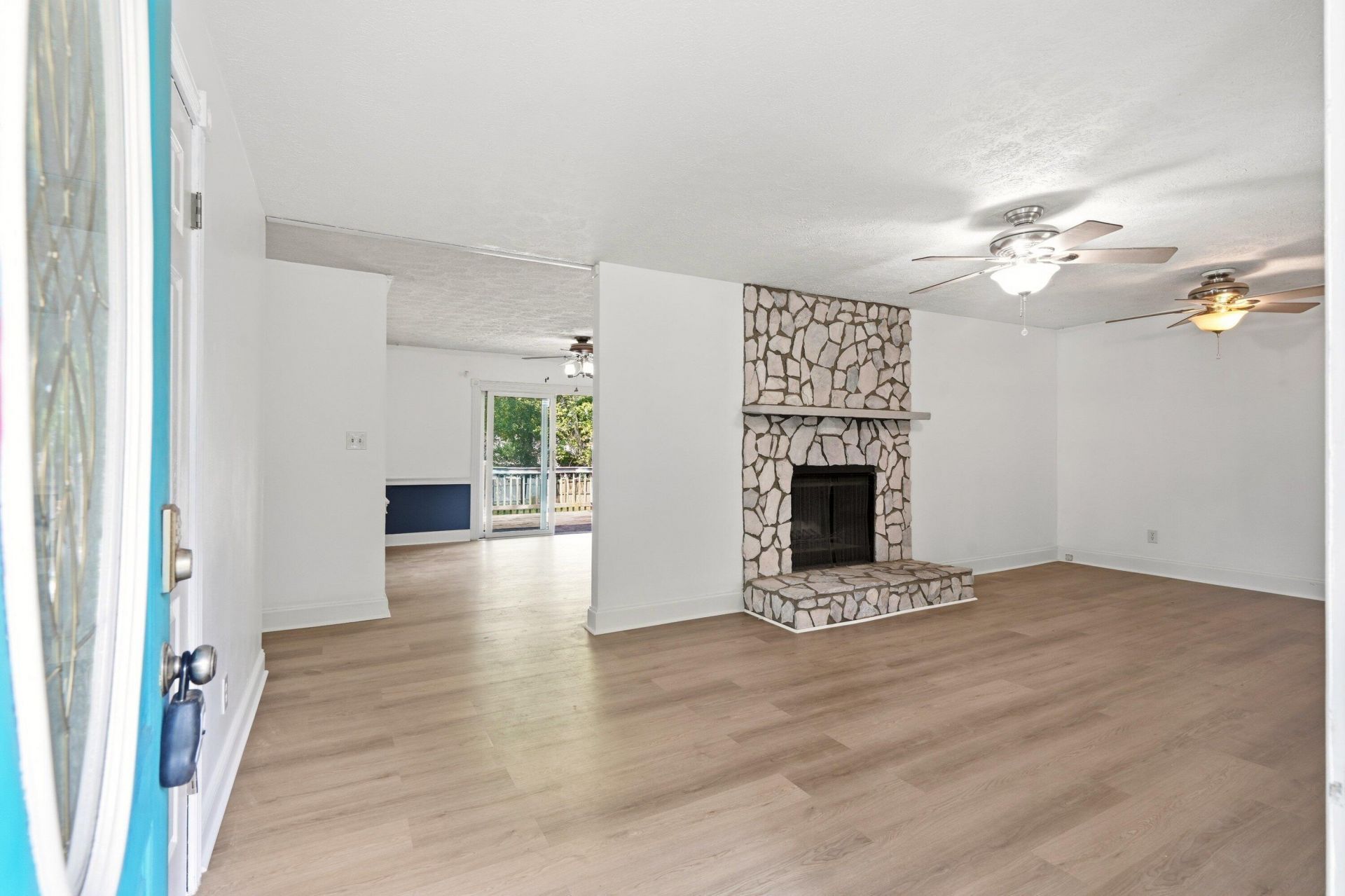 220 Crestwood Drive Photo 4