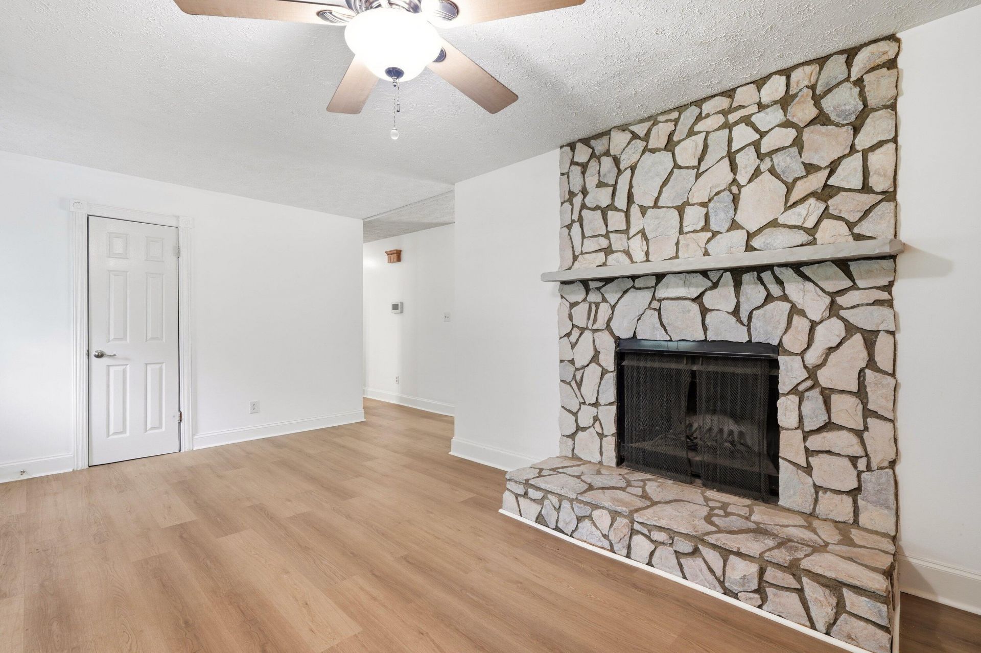 220 Crestwood Drive Photo 6