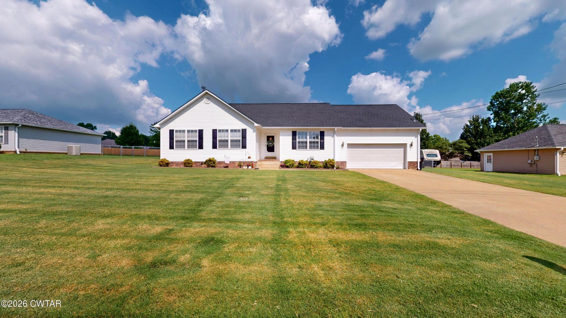 1020 Sir Lionel Street, Dyersburg, TN 38024 Main Photo