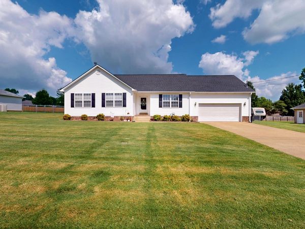 1020 Sir Lionel Street, Dyersburg, TN 38024