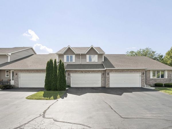 816 Katherine Lane , Hampshire, IL 60140