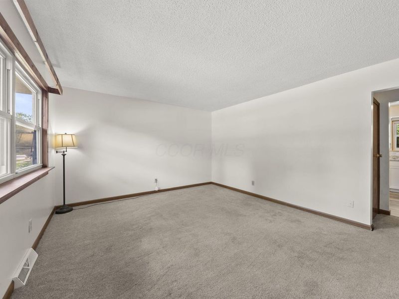 5390 Mountville Avenue, Columbus, OH 43232 Photo 8