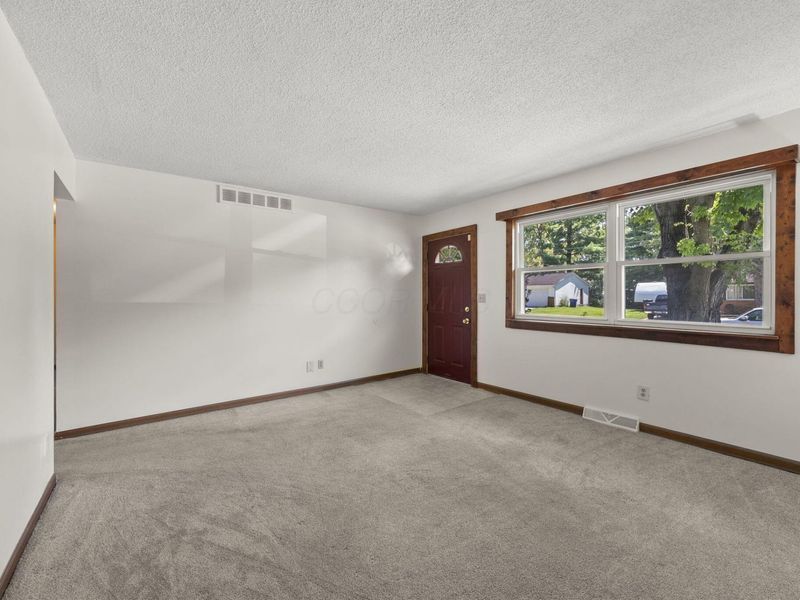5390 Mountville Avenue, Columbus, OH 43232 Photo 9