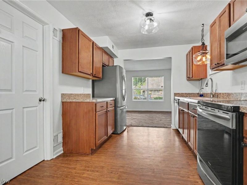 1881 Hanover Street, Cuyahoga Falls, OH 44221 Photo 12
