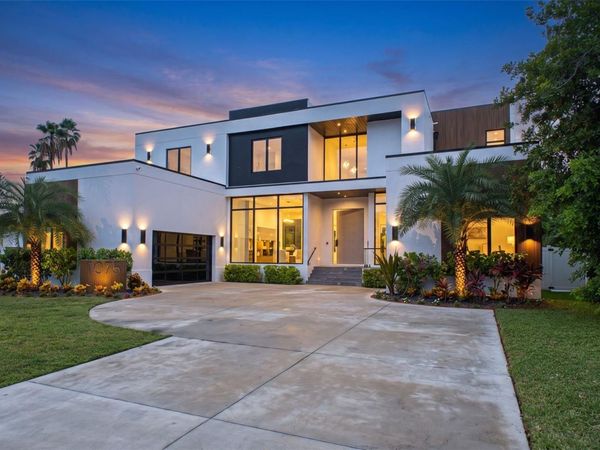 1076 SNELL ISLE BOULEVARD NE, ST PETERSBURG, FL 33704