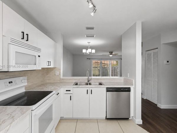634 NW 208th Dr , Pembroke Pines, FL 33029