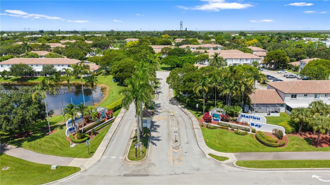 634 NW 208th Dr , Pembroke Pines, FL 33029 Photo
