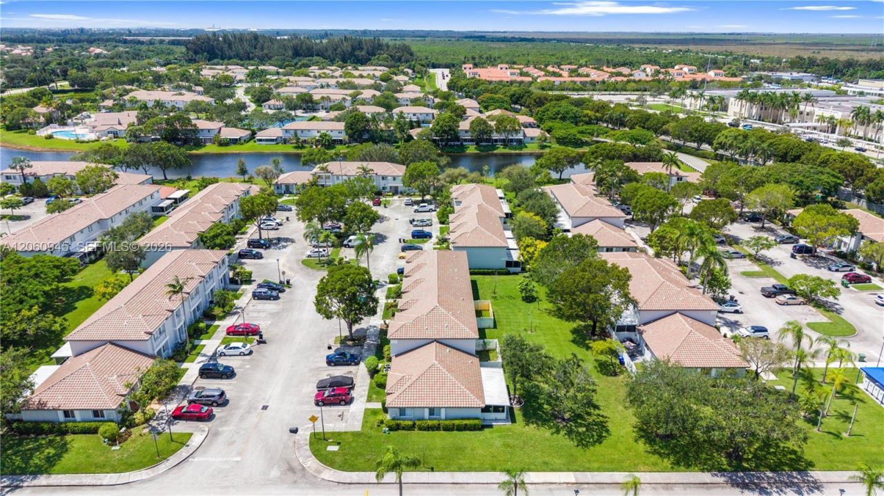 634 NW 208th Dr , Pembroke Pines, FL 33029 Photo