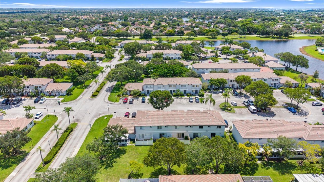 634 NW 208th Dr , Pembroke Pines, FL 33029 Photo